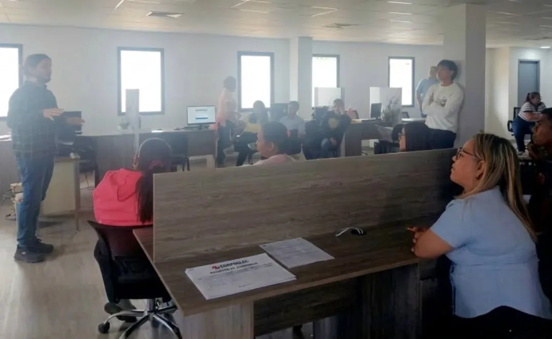 Trabajadores de Corpoelec en formación
